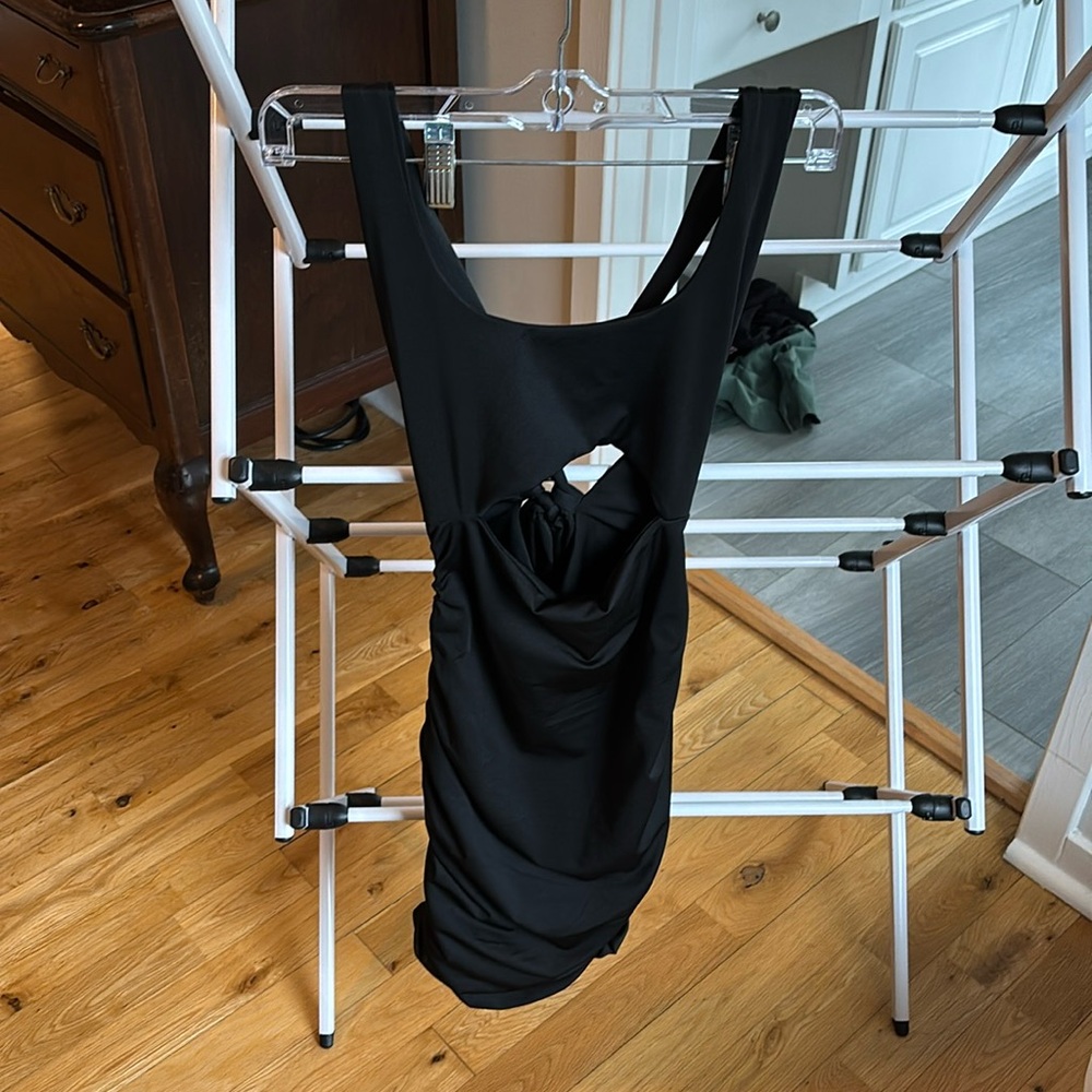 Black bodycon dress